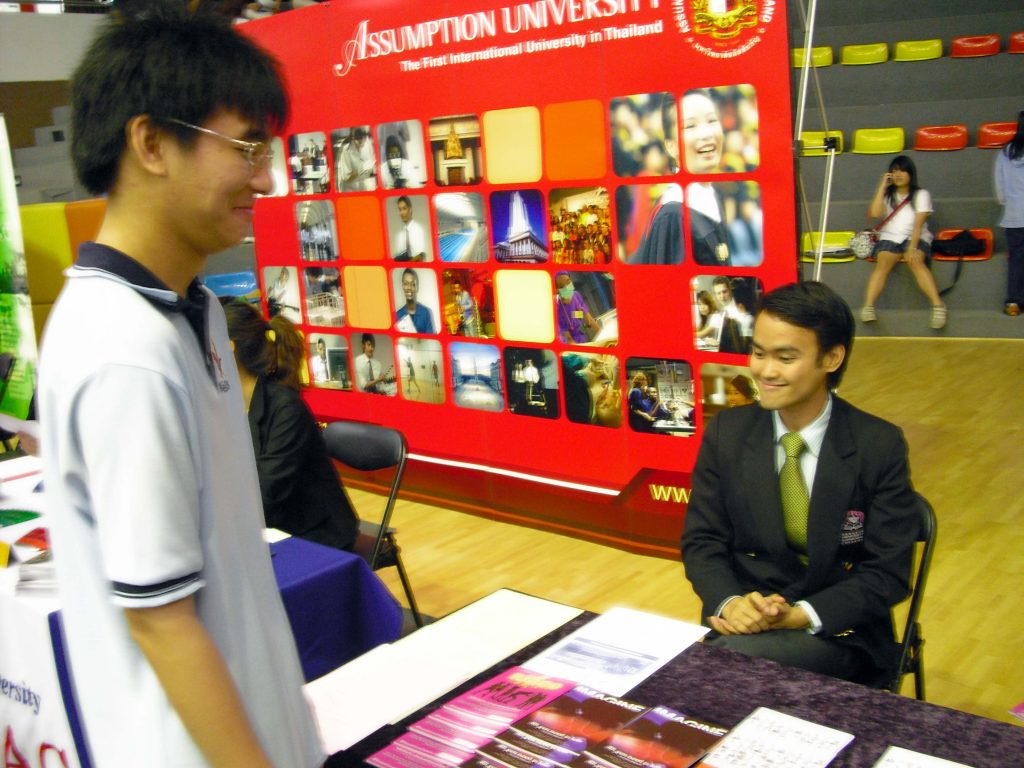 Thai University Fair 04