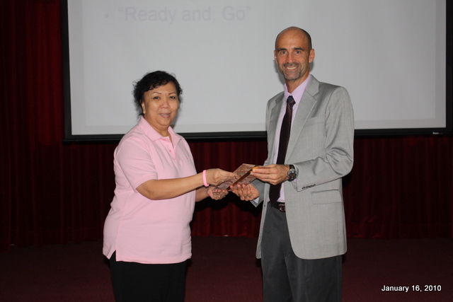 School Director, Ms. Pranee Srisai presenting a token of appreciation to Rick Smith