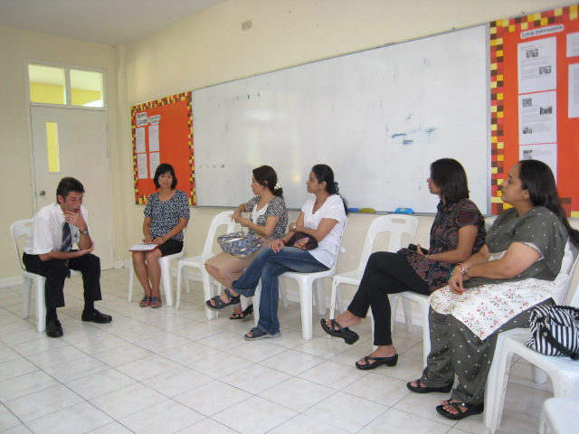 Grade 3 homeroom teacher answering parents' questions