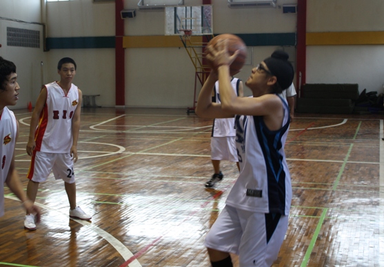 Sharpshooter Harjas Anandsongvit takes a 3-point shot.