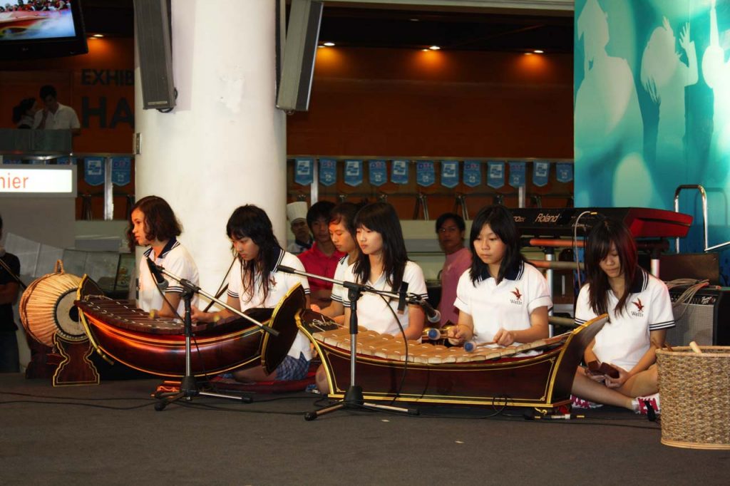 Thai instruments accompany a traditional dance