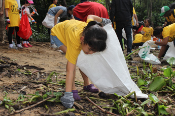 World Clean Up Day with Wells Bang Na